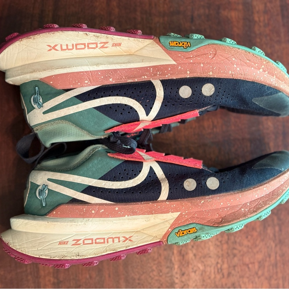 Nike Zegama 2 trail running shoes women’s size 8.5